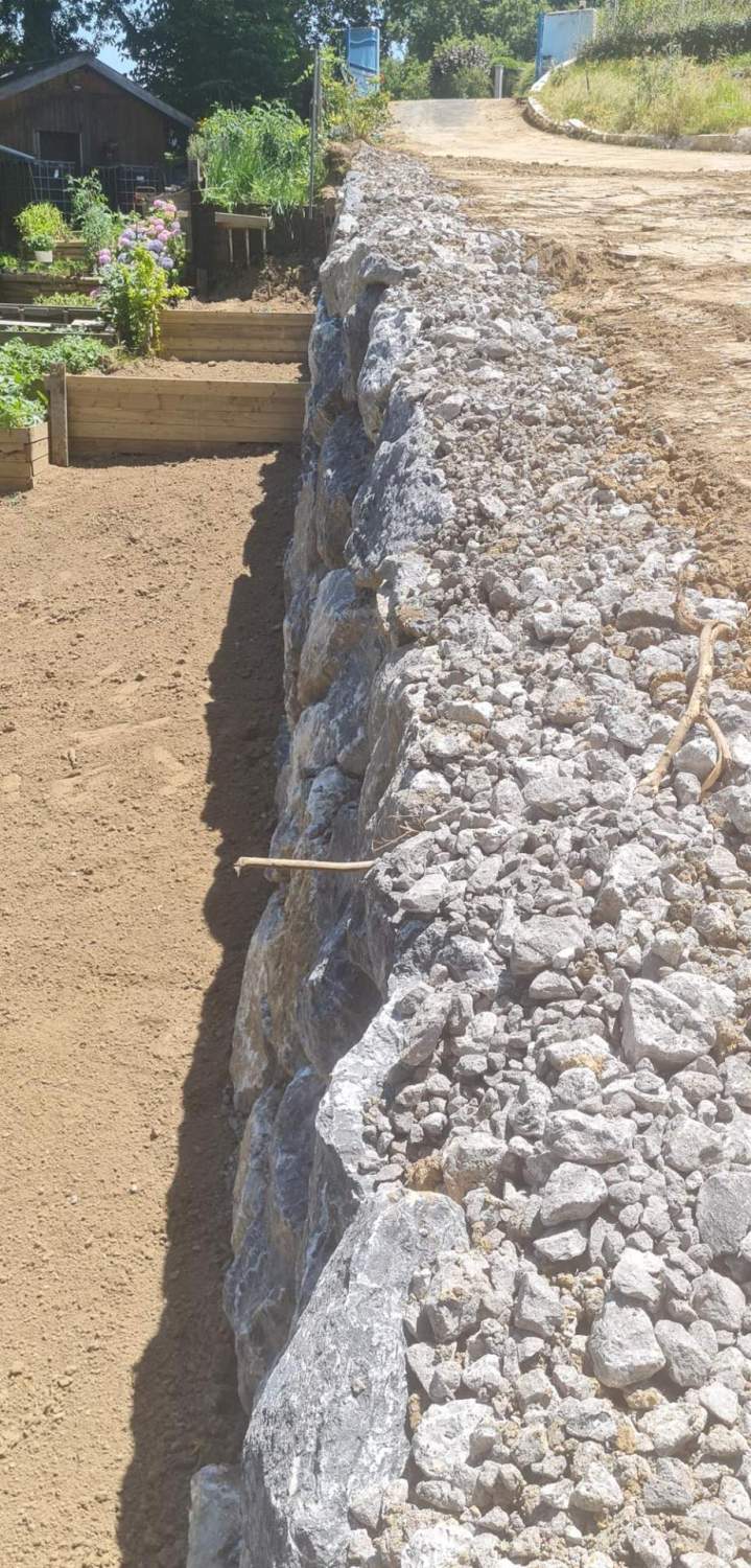 Enrochement dessus fini